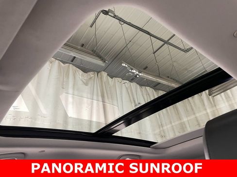 Used 2017 Cadillac XT5 Luxury w/ Driver Awareness Package image 5