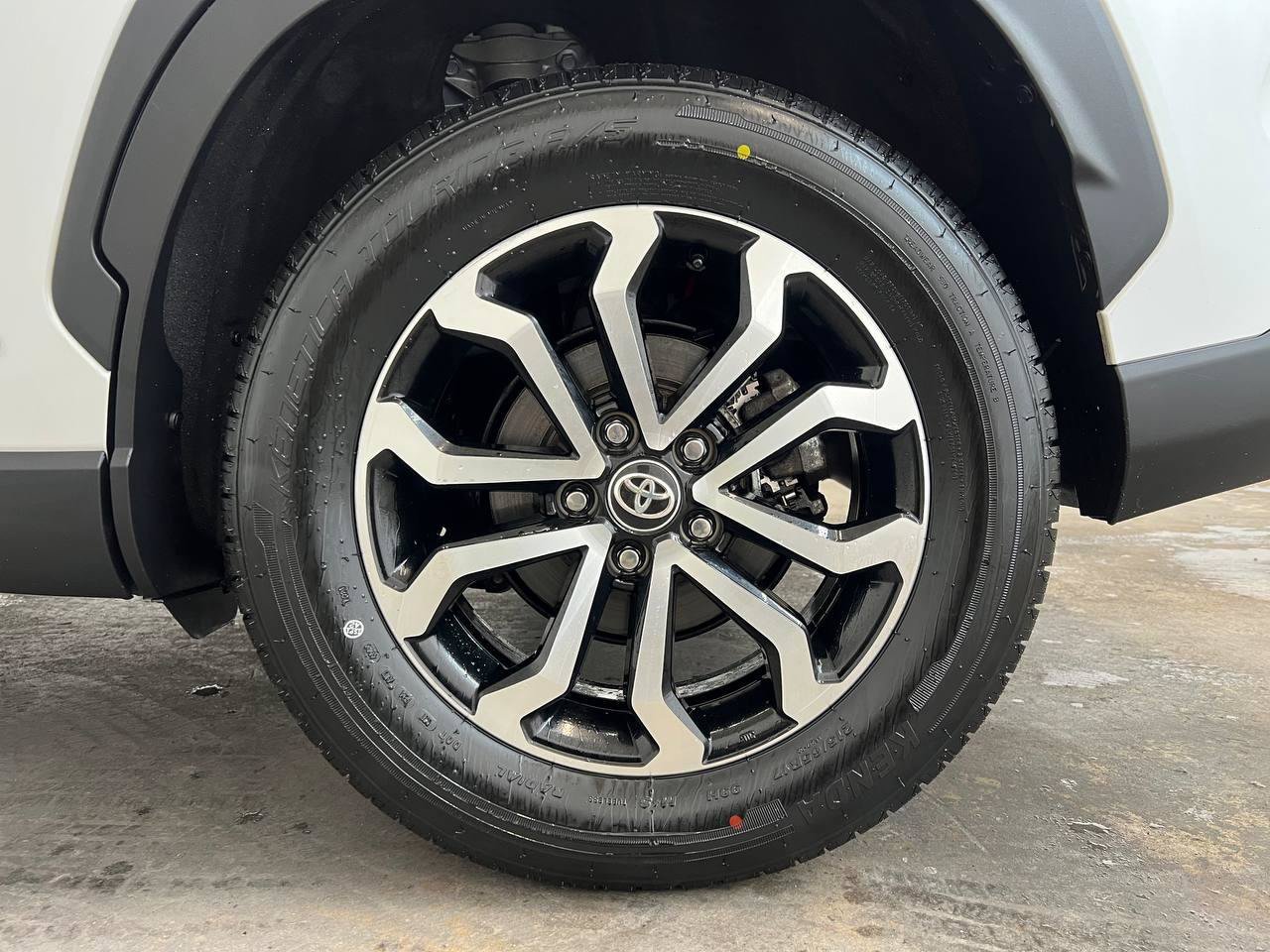 Used 2024 Toyota Corolla Cross AWD Hybrid image 28