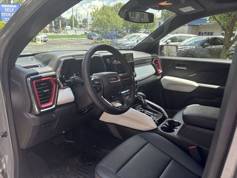 Used 2024 GMC Canyon AT4X AWD/4WD image 9