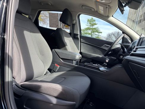 Used 2025 Kia Sportage LX image 22