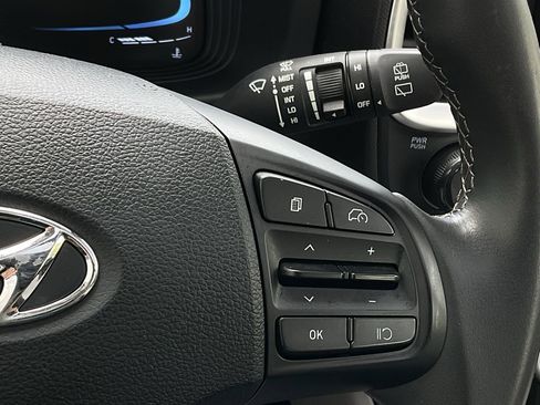 Used 2025 Hyundai Venue SEL image 26