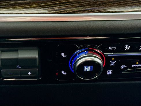 New 2026 GMC Sierra 1500 SLE w/ Preferred Package image 15