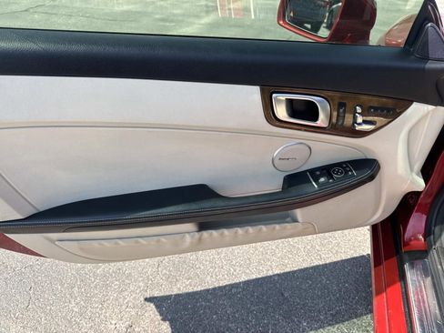 Used 2018 Mercedes-Benz SLC 300 image 17