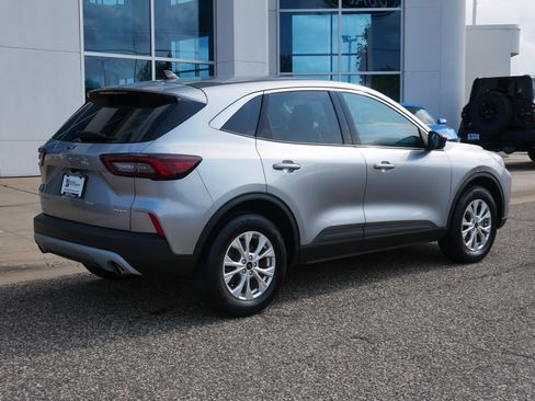 Used 2023 Ford Escape Active w/ Tech Pack #1 AWD/4WD image 3
