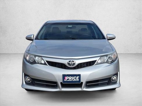 Used 2012 Toyota Camry SE image 2