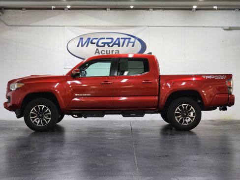 Used 2021 Toyota Tacoma TRD Sport AWD/4WD image 10