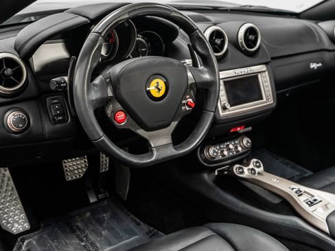 Used 2012 Ferrari California image 13