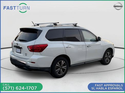 Used 2017 Nissan Pathfinder SL w/ Trailer Tow Package AWD/4WD image 5