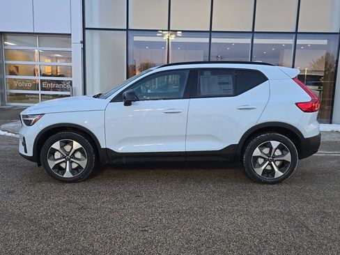 New 2026 Volvo XC40 B5 Plus w/ Climate Package image 3