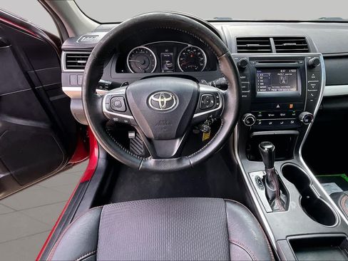 Used 2016 Toyota Camry SE FWD image 5