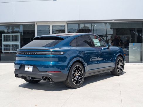 New 2025 Porsche Cayenne Coupe image 9