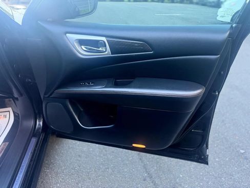 Used 2019 Nissan Pathfinder SL AWD/4WD image 23