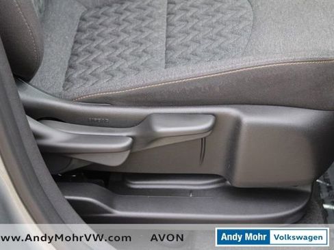 Used 2024 Chevrolet Equinox LT FWD image 23