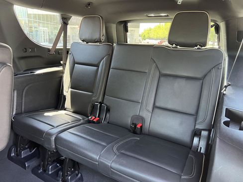 Used 2025 Chevrolet Suburban Premier AWD/4WD image 27