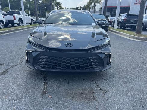 Used 2025 Toyota Camry SE w/ Convenience Package FWD image 3