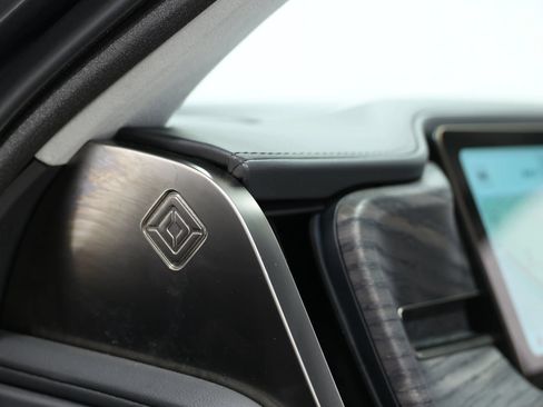 Used 2024 Rivian R1S Adventure AWD/4WD image 23