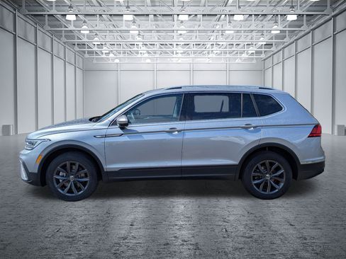 Used 2023 Volkswagen Tiguan SE w/ Panoramic Sunroof Package AWD/4WD image 2