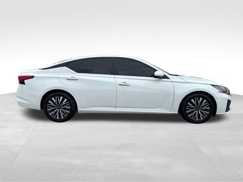 Used 2023 Nissan Altima 2.5 SV image 8