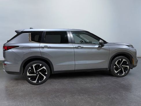 Used 2023 Mitsubishi Outlander SE image 6