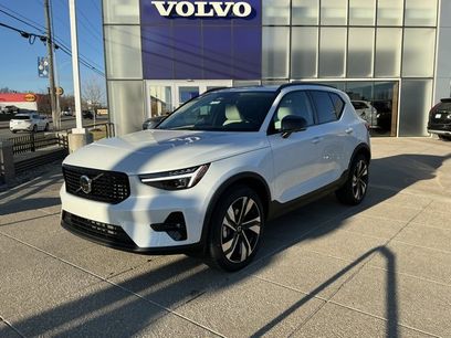 New 2026 Volvo XC40 B5 Ultra w/ Climate Package