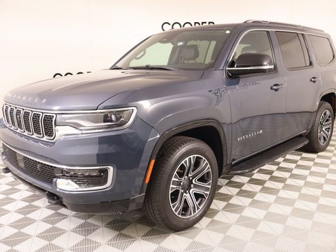 Used 2024 Jeep Wagoneer 4WD w/ Premium Group I image 12