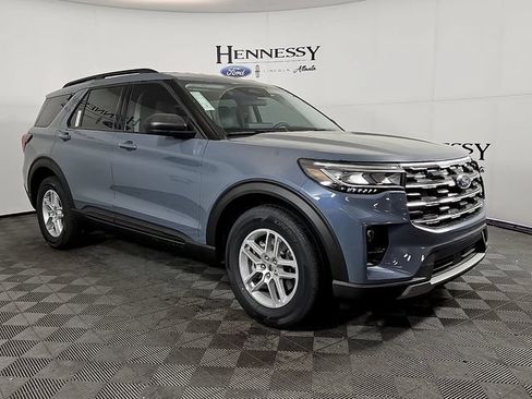 Used 2026 Ford Explorer Active w/ Active Comfort Package RWD image 4