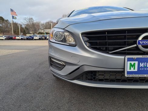 Used 2017 Volvo S60 T5 Dynamic image 9