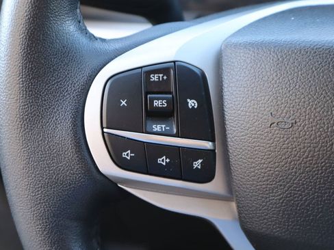 Used 2023 Ford Explorer XLT AWD/4WD image 13