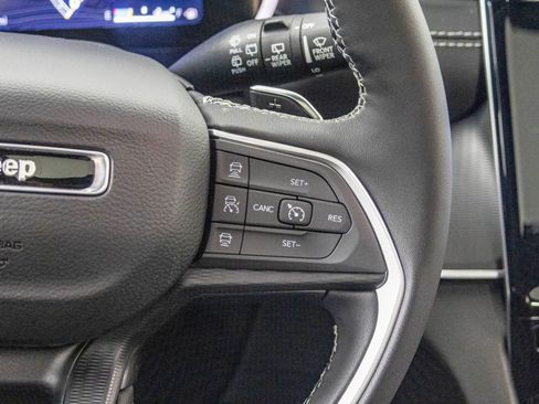 New 2025 Jeep Grand Cherokee Altitude image 31