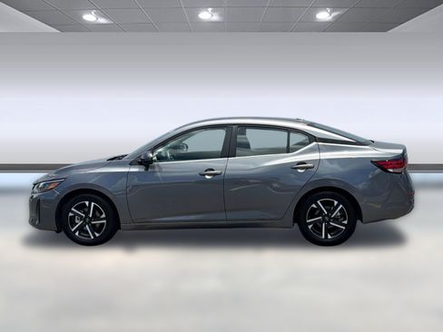 Used 2025 Nissan Sentra SV FWD image 2
