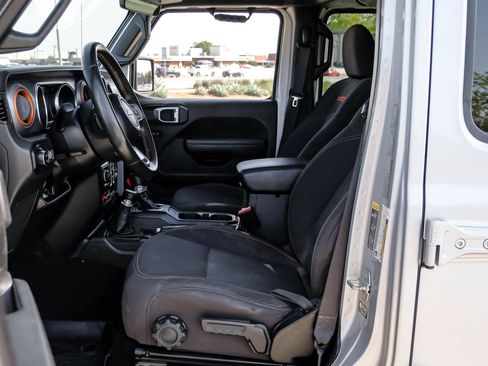 Used 2023 Jeep Gladiator Mojave AWD/4WD image 34