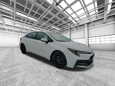 Used 2022 Toyota Corolla SE image 1