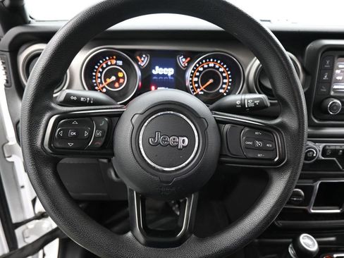 Used 2020 Jeep Gladiator Sport image 11