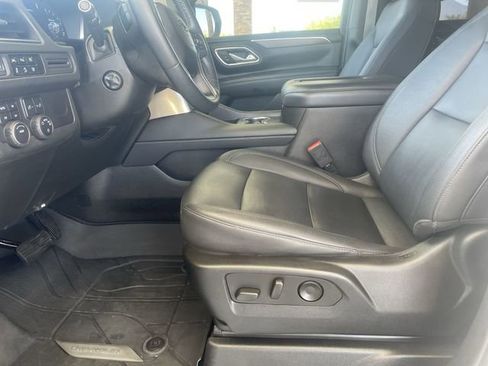 Used 2023 Chevrolet Suburban Z71 w/ Luxury Package AWD/4WD image 19