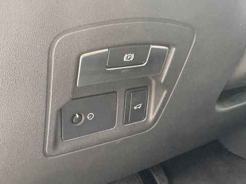 Used 2018 Land Rover Range Rover Velar S image 26