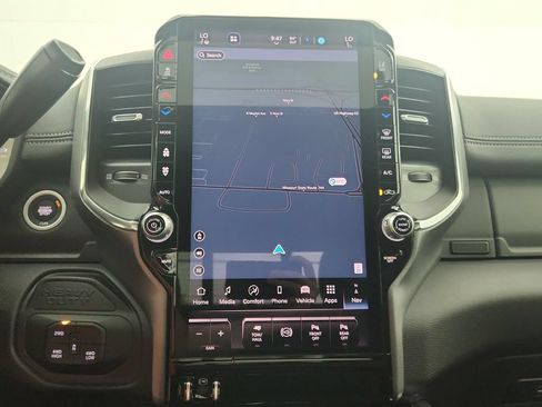 New 2026 RAM 2500 Laramie AWD/4WD image 17