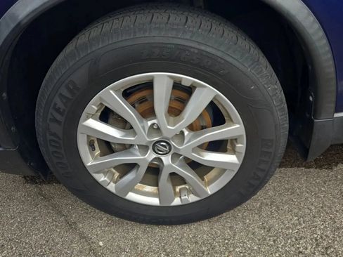 Used 2017 Nissan Rogue SV AWD/4WD image 5