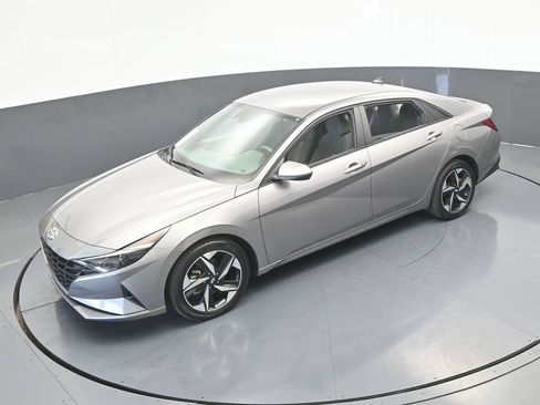 Used 2023 Hyundai Elantra SEL w/ Convenience Package image 48