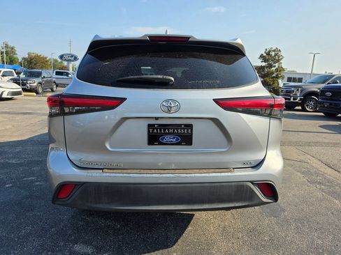 Used 2020 Toyota Highlander XLE FWD image 10
