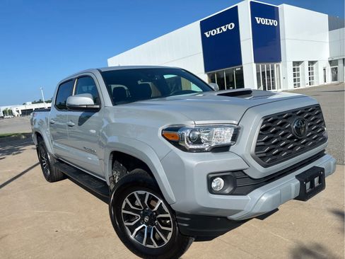 Used 2021 Toyota Tacoma TRD Sport w/ Technology Package AWD/4WD image 3