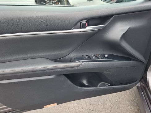 Used 2019 Toyota Camry XLE image 10