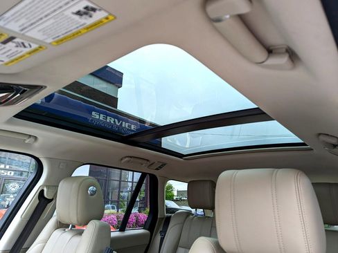 Used 2016 Land Rover Range Rover HSE image 29