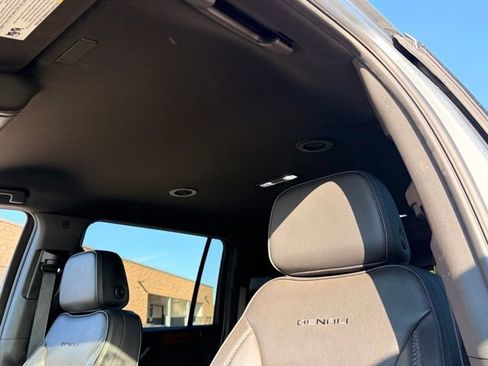 Used 2025 GMC Yukon XL Denali RWD image 12