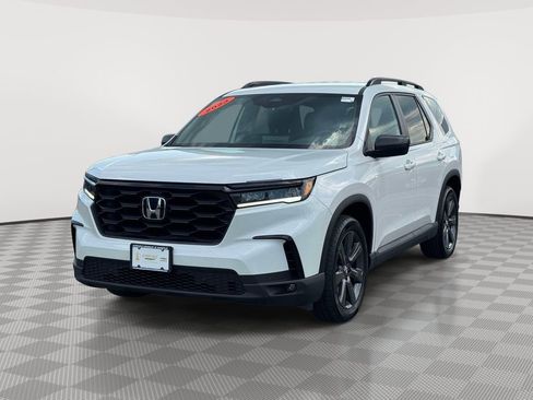 Used 2023 Honda Pilot Sport image 3