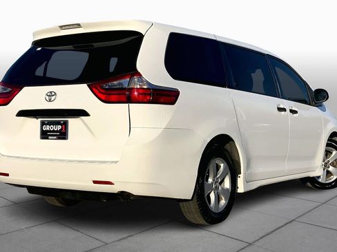 Used 2020 Toyota Sienna L image 27