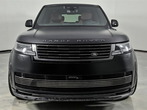 Used 2024 Land Rover Range Rover SV AWD/4WD image 5