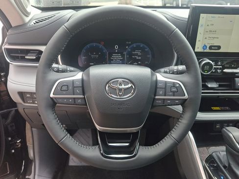Used 2026 Toyota Highlander Limited AWD/4WD image 20