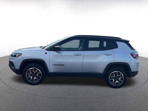 Used 2025 Jeep Compass Trailhawk AWD/4WD image 8