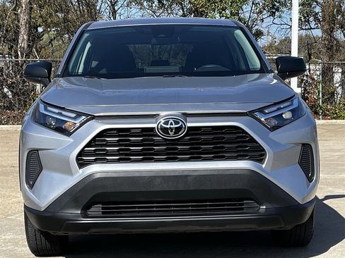 Used 2025 Toyota RAV4 LE image 7