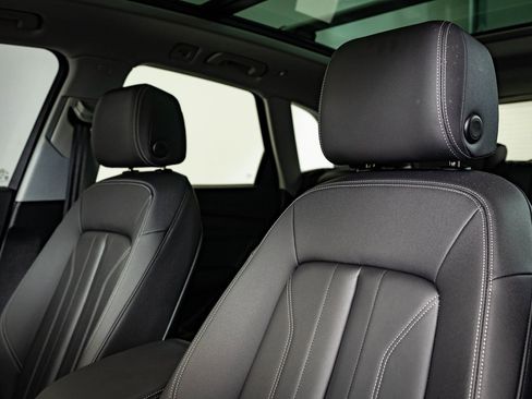 Certified 2025 Audi Q5 2.0T Premium w/ Convenience Plus Package image 20